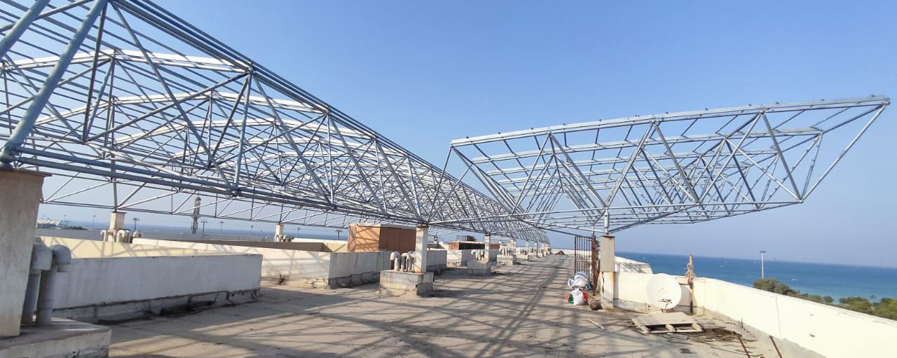 اتمام فرایند نصب سازه فضاکار نو بر روی پشت بام مجتمع